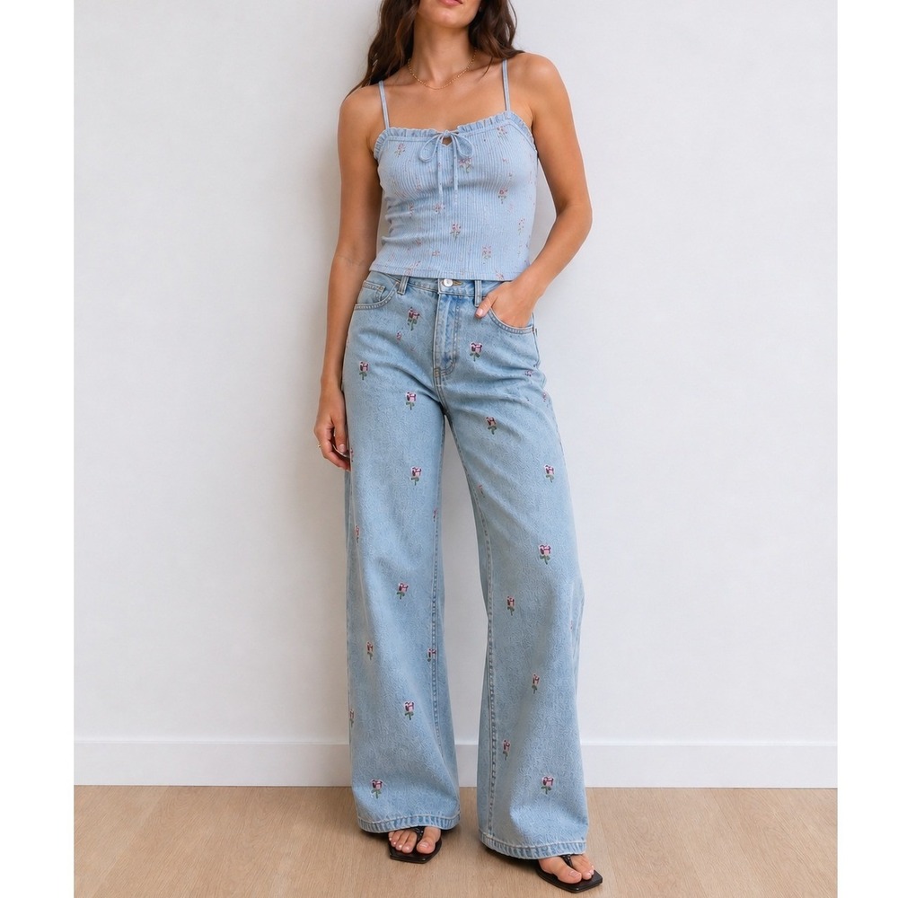 Rose Embroidered Wide Leg Jeans High Rise Size 7 NEW Light Wash